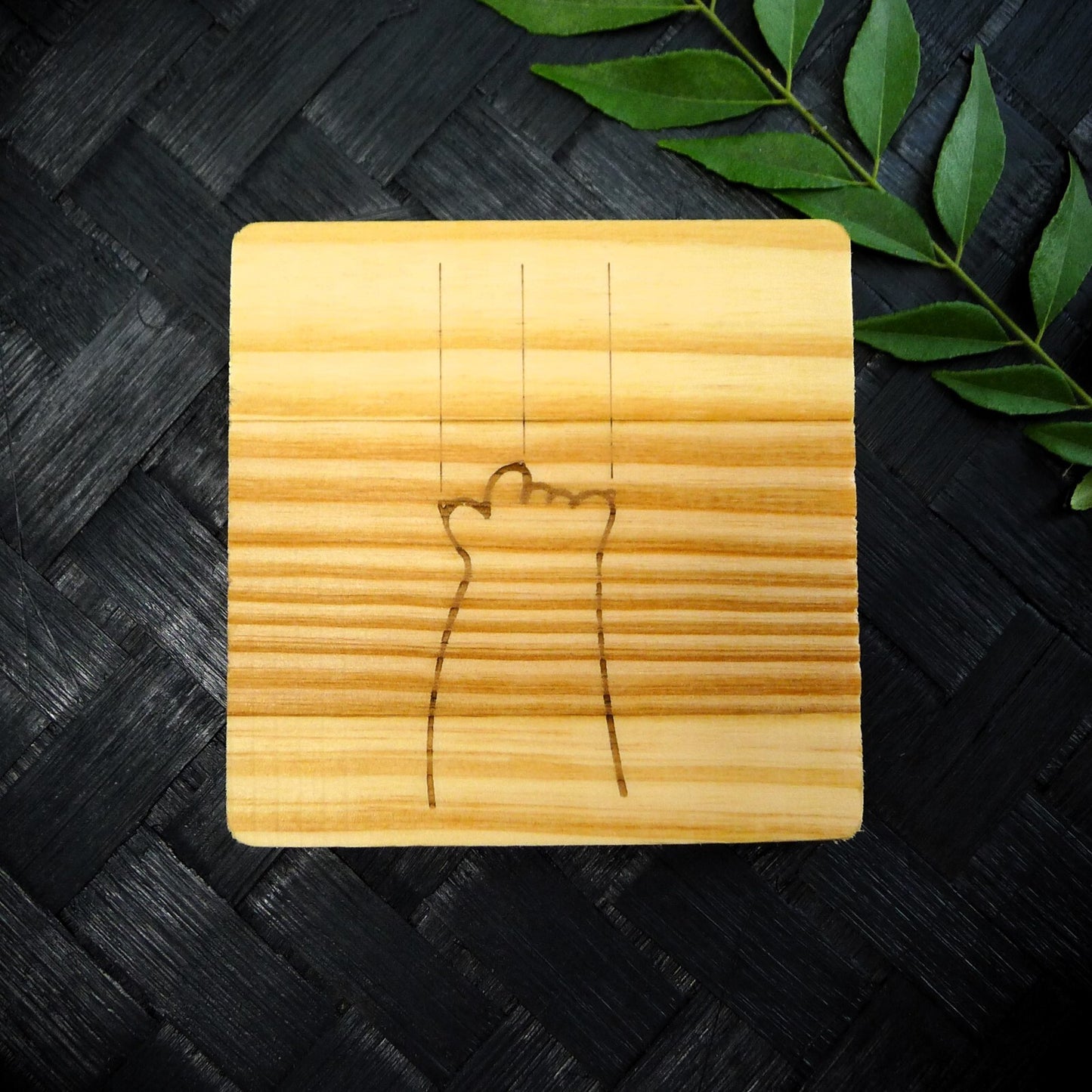 Cute Cat Claw Wooden Coaster Set - Cute Engraved Minimalist Cat Paw Design