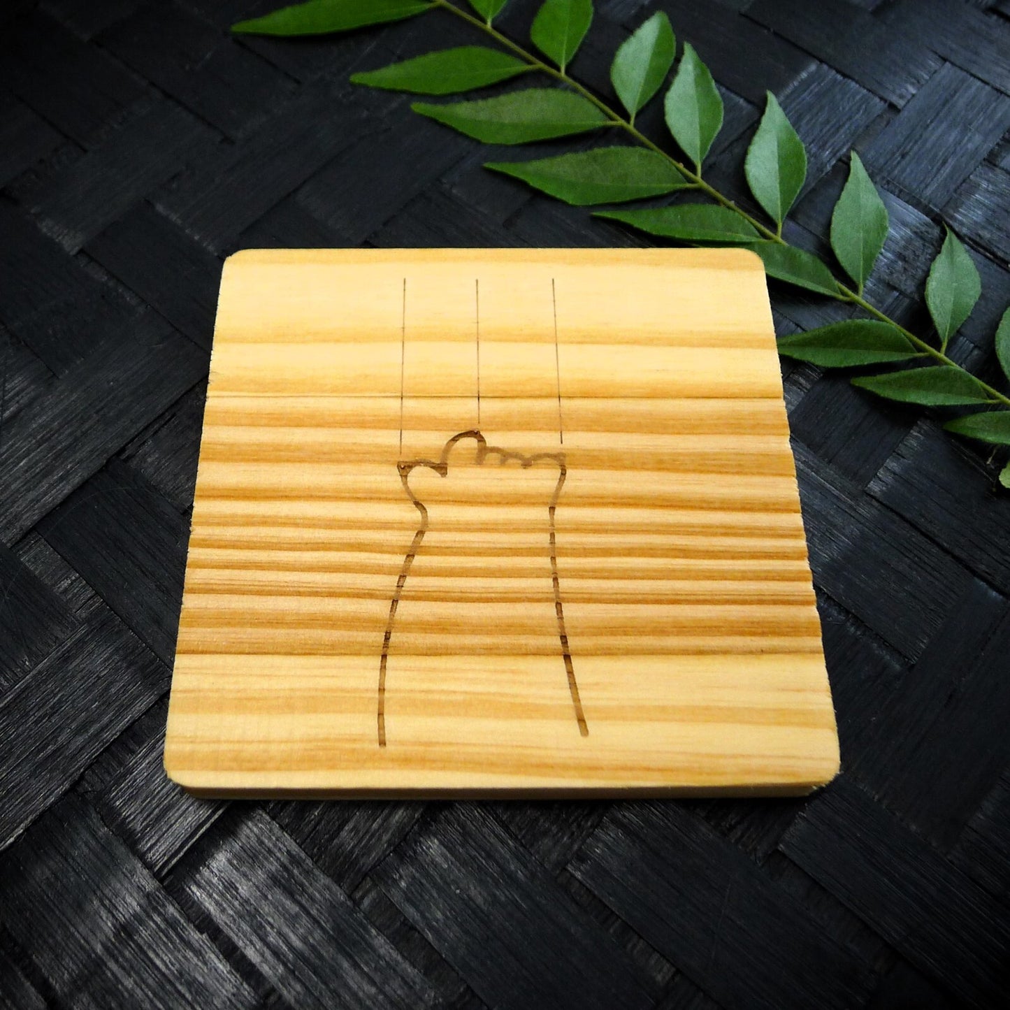 Cute Cat Claw Wooden Coaster Set - Cute Engraved Minimalist Cat Paw Design