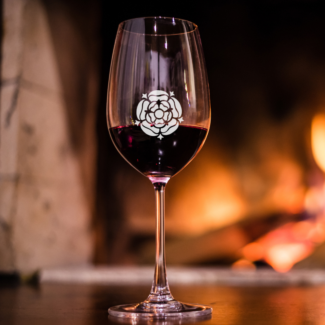 Custom Engraved Tudor Rose Wine Glass – 12 oz Stemmed Wine Glass
