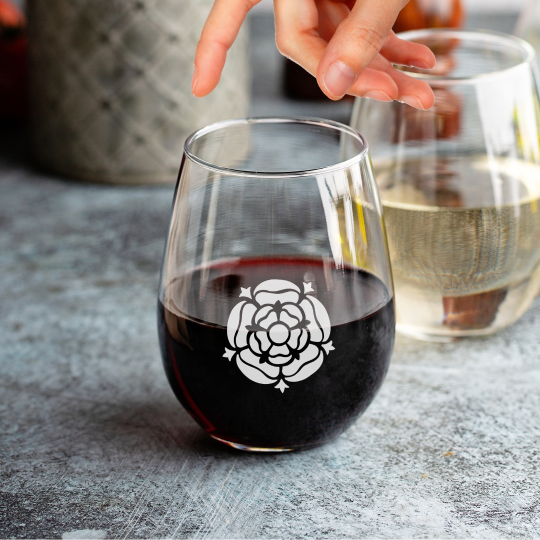 Custom Engraved Tudor Rose Wine Glass – 15 oz Stemless Wine Glass