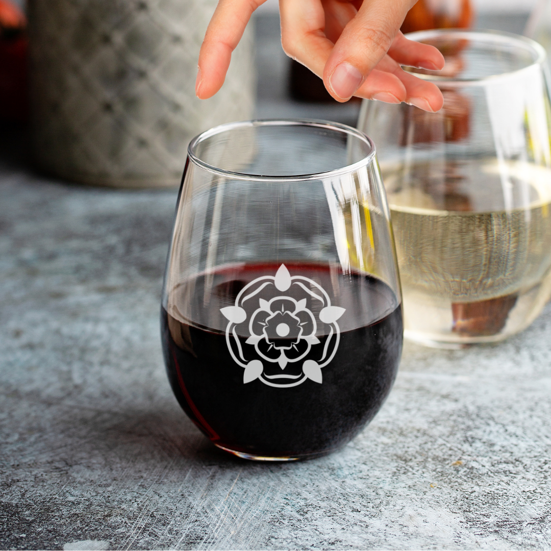 Custom Engraved Tudor Rose Wine Glass – 15 oz Stemless Wine Glass