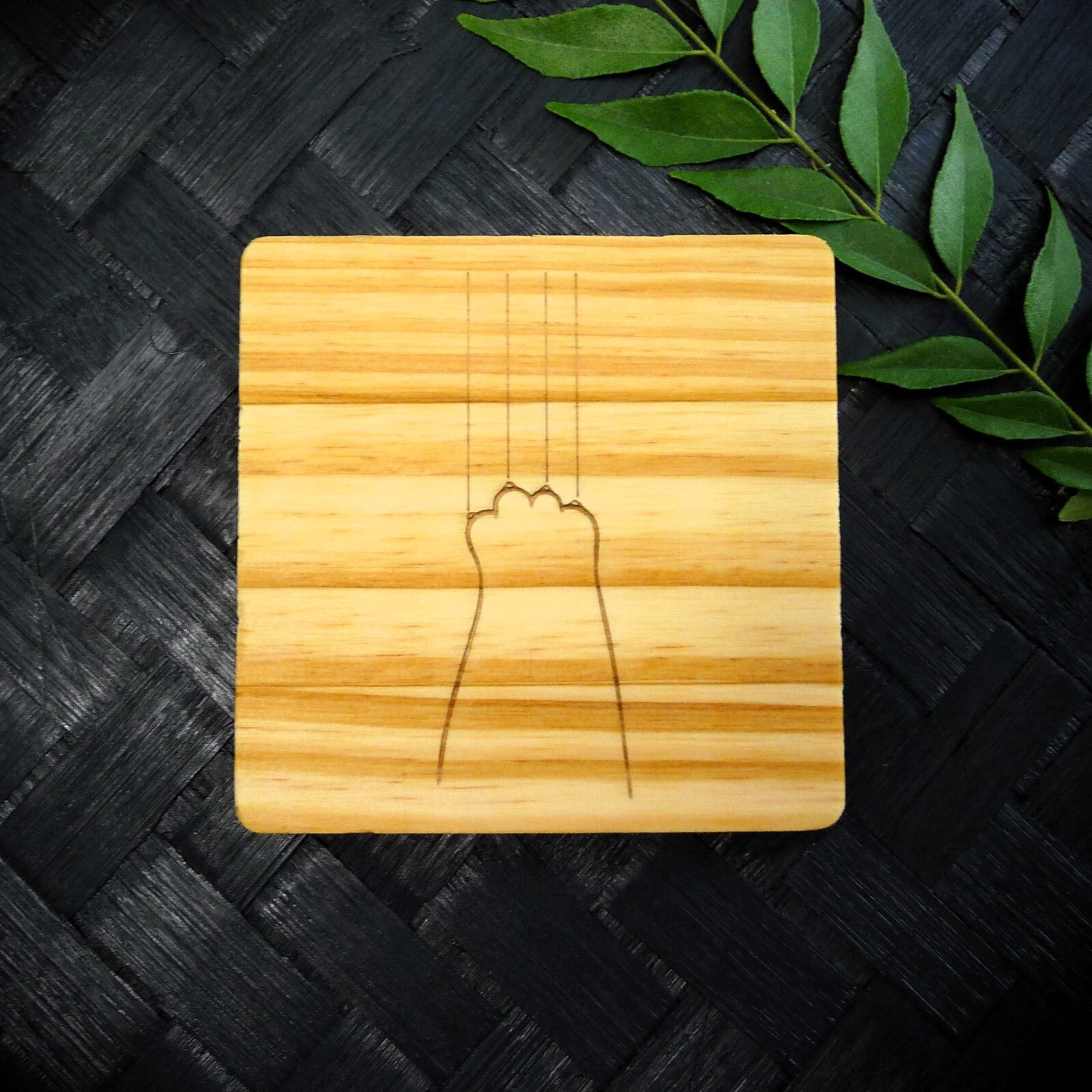 Cute Cat Claw Wooden Coaster Set - Cute Engraved Minimalist Cat Paw Design